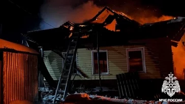 Фото: В Кузбассе из-за неисправной печи загорелся частный дом 1