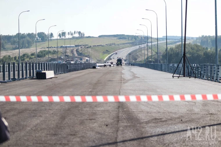 Фото: Сергей Цивилёв и Илья Середюк проехали по Звёздному мосту на обходе Кемерова на автомобиле 11