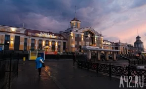 «Такие позорные»: новокузнечанка пожаловалась на надпись «Я знаю — город будет!..» на фасадах домов у вокзала