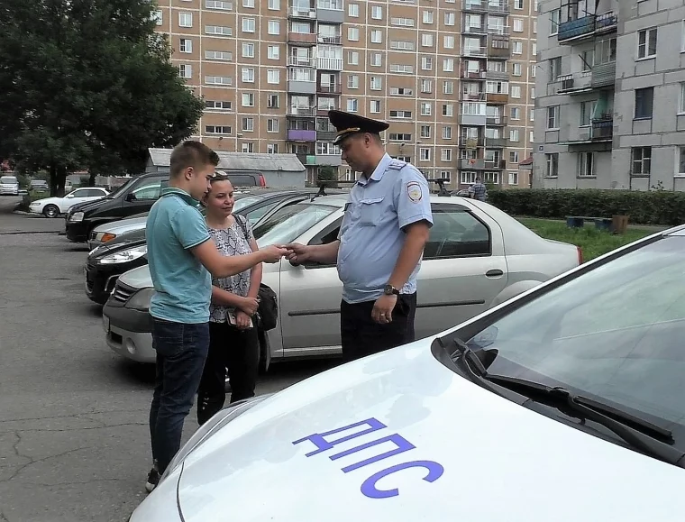 Фото: В Кузбассе полиция вернула гражданину Германии его утерянный паспорт 2
