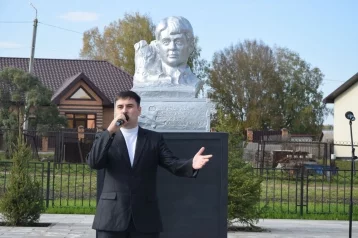 Фото: В Гурьевске открыли сквер Сергея Есенина 1