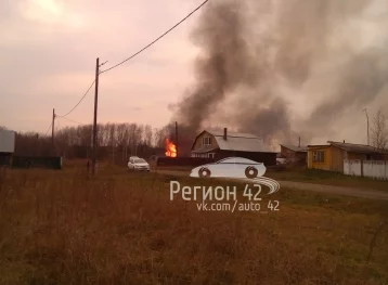 Фото: Крупный пожар в частном доме в Кемеровском районе попал на видео 3