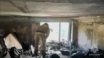 Фото: МЧС: в Ивделе из-за сильной захламлённости квартиры, где взорвался газ, площадь пожара составила 80 квадратов 1