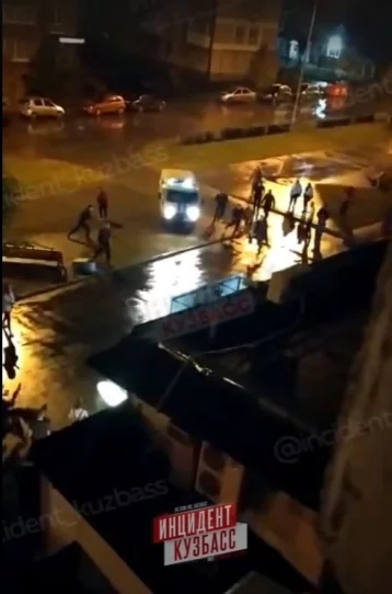 Фото: Очевидцы сообщили о массовой драке в Кемерове 1