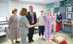 Илья Середюк поздравил кузбасских медсестёр с профессиональным праздником