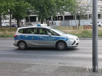 Фото: В Гамбурге два вооружённых человека забаррикадировались в школе  1