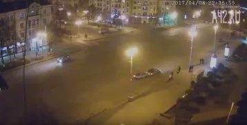 Фото: В центре Кемерова «семёрка» протаранила иномарку 1