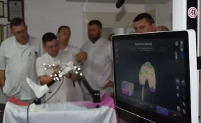В Кузбассе медики начали осваивать протезирование суставов с помощью роботов
