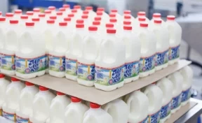 Как на Западе: в Кузбассе появилось молоко в двухлитровых канистрах