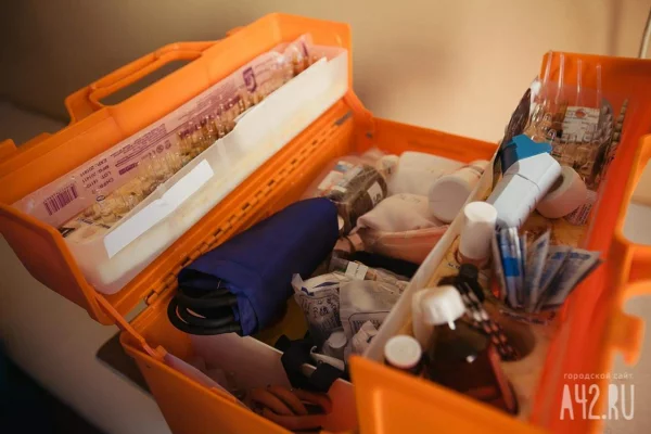 Врач назвал требующие обращения в неотложку симптомы после падения на улице