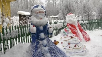 Фото: В Кемерове появились снежные Дед Мороз, Снегурочка и Поросёнок 1