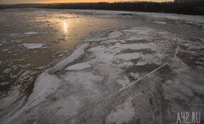 В Уфе ребёнок провалился под лёд и смог спастись: момент попал на видео 