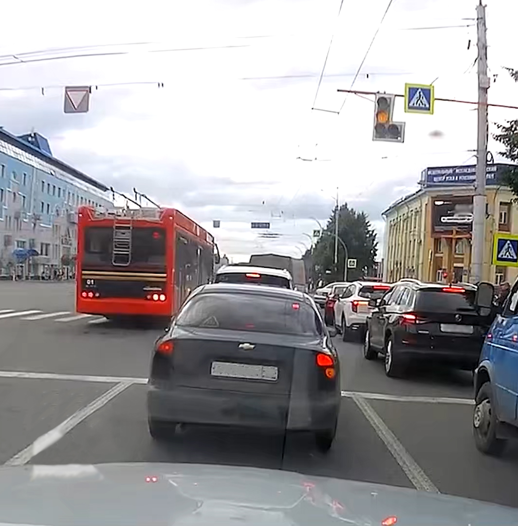 В Кемерове ГИБДД оштрафовала водителей троллейбусов за проезд на красный свет