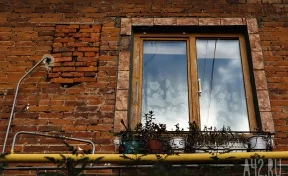 В Москве оставшийся под присмотром школьницы ребёнок выпал из окна на 5 этаже 