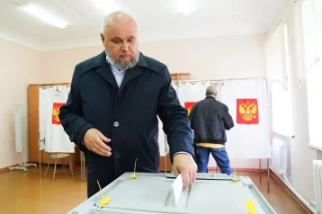 Фото: Сергей Цивилёв проголосовал на выборах губернатора Кузбасса 1
