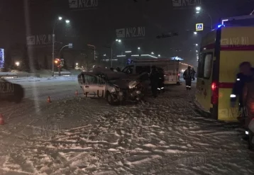 Фото: В Кемерове возле Парка Ангелов произошло серьёзное ДТП с такси 1