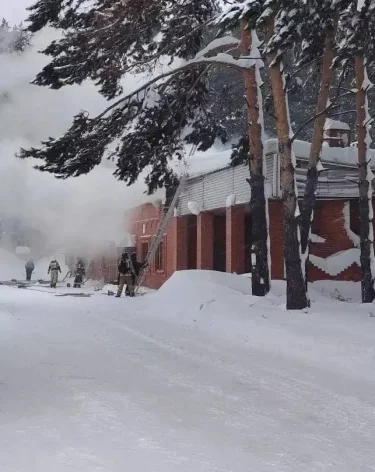 Придорожное кафе загорелось на трассе Р-255 «Сибирь» в Кузбассе