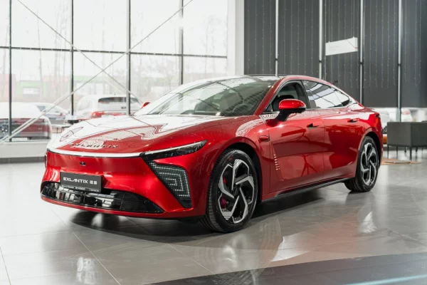 На что способен гибридный седан зимой