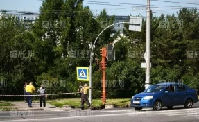 В Кемерове образовался провал в земле на оживлённом перекрёстке