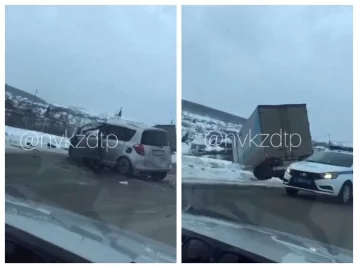 Фото: Грузовик и легковой автомобиль попали в жёсткое ДТП на кузбасской трассе 1