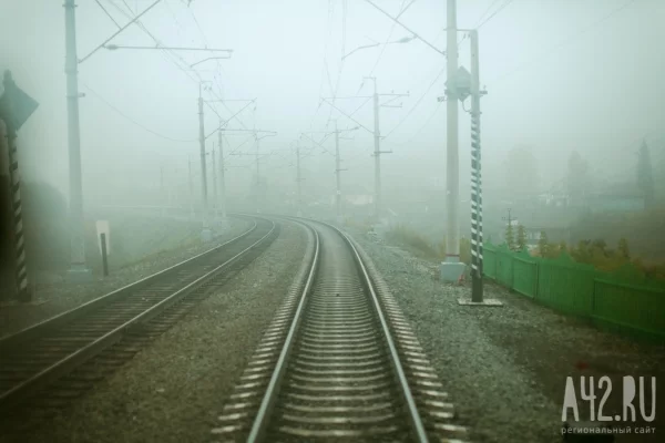 В Кузбассе на выходных два человека погибли под колёсами поезда