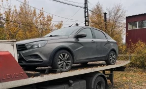 Ловят даже на парковке: в Кузбассе судебные приставы арестовали авто за долг в 1,3 млн рублей
