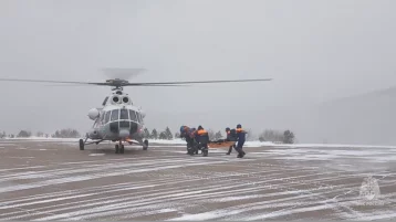 Фото: В Приангарье вертолёт Ми-8 со спасателями вылетел к пострадавшим охотникам в тайге  1