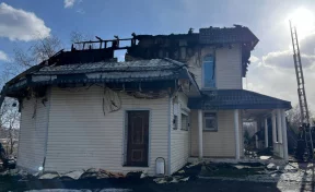 На Камчатке загорелась база отдыха на площади 600 квадратных метров