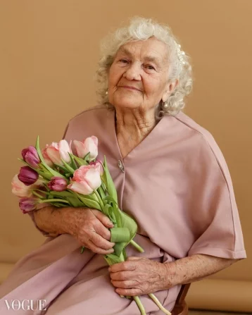 Фото: Уральская пенсионерка попала на страницы итальянского Vogue 1