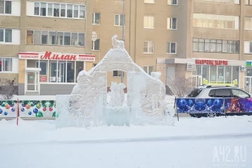 Фото: Кемеровчане пожаловались на вандалов в ледовом городке на Южном. Оказалось, он просто растаял 1