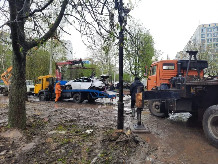 Фото: Мэрия Белгорода рассказала о повреждениях машин и дома при падении боеприпаса  2