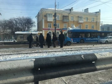 Фото: В Кемерове около остановки «Парк Ангелов» сбили женщину 1