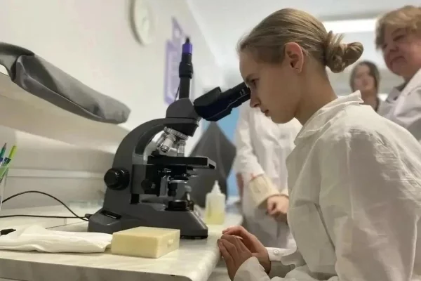 В Кузбассе открыли ещё один медицинский класс: врачей начали готовить со школы
