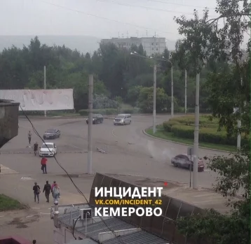 Фото: ДТП на бульварном кольце в Кемерове попало на видео 4