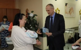 Власти Кузбасса наградили женщин, родивших в Рождество