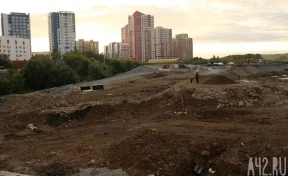 «Сроки не определены»: кемеровчане интересуются, когда завершат строительство новой набережной Томи