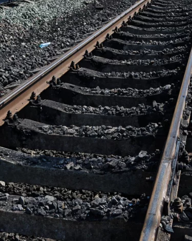 25 поездов задерживаются в Ростовской области из-за схода локомотива