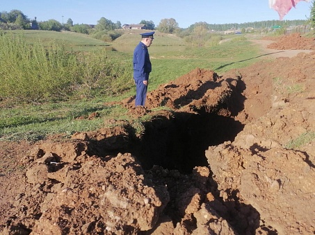 Рабочего завалило землёй в траншее вовремя работ в Башкортостане