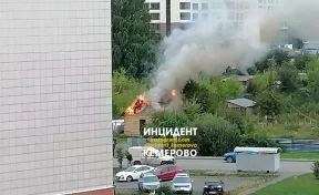 Пожар в частной постройке в Кемерове попал на видео