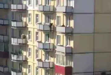 Фото: Восьмиклассник из Новокузнецка провёл опасный эксперимент на высоте 6 этажа 1