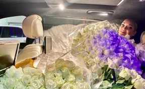 «Как на могиле»: Волочкову осудили за фото с белыми розами