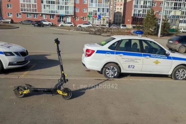 В Кемерове 13-летний подросток на самокате сбил 12-летнего велосипедиста