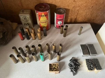 Фото: В доме у кузбассовца нашли более 260 патронов и порох: их изъяли 1