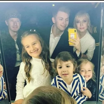 Фото: «Банда»: поклонники обсуждают фото с детьми и внуками Пугачёвой 1