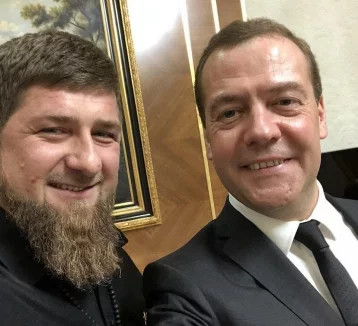 Фото: Селфи из Грозного: Кадыров опубликовал совместное фото с Медведевым 1