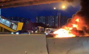 Момент взрыва электромобиля Tesla в Москве попал на видео