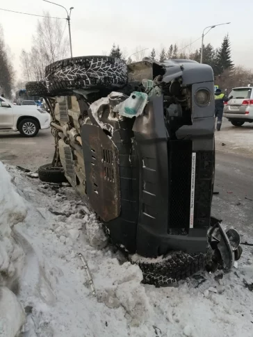 Фото: Очевидцы опубликовали фото жёсткого ДТП на перекрёстке в Кузбассе 2