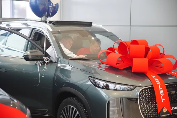 «Подарок на Новый год»: в Кузбассе 3 первые многодетные семьи получили бесплатные автомобили