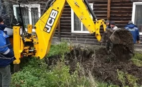 Аварийный отряд ЖКХ начал восстанавливать порыв водопровода в Анжеро-Судженске