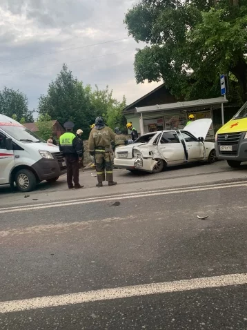 Фото: В Кемерове при столкновении двух автомобилей пострадали шесть человек  1